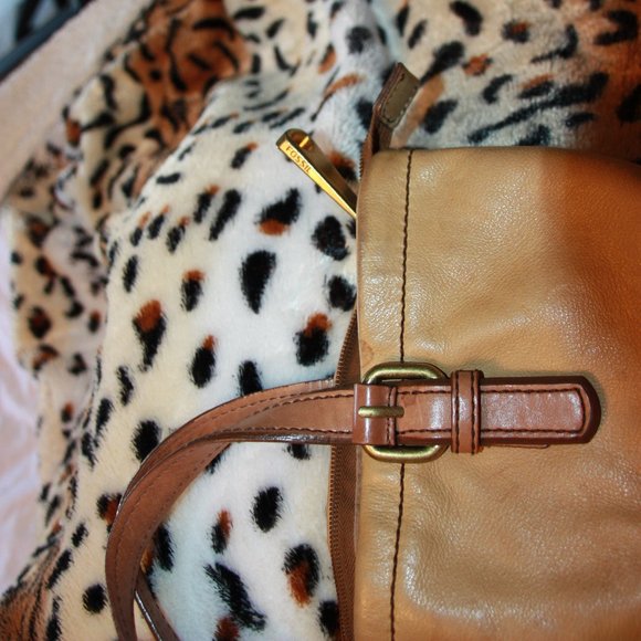 Fossil Explorer Leather Crossbody Tote Bag - Picture 2 of 9